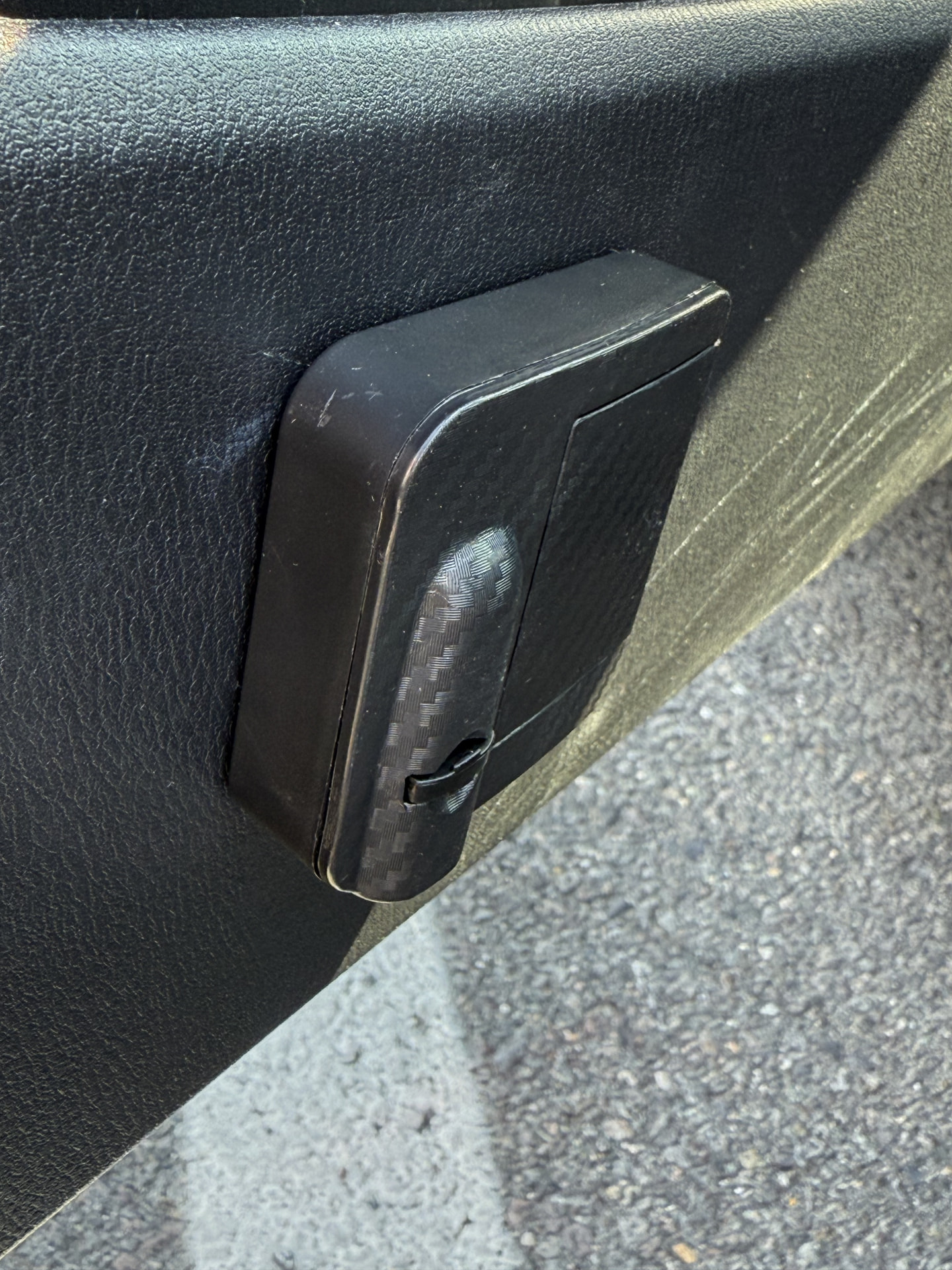 Carbon-fibre DoorBeam projector mounted under the sill of a car door